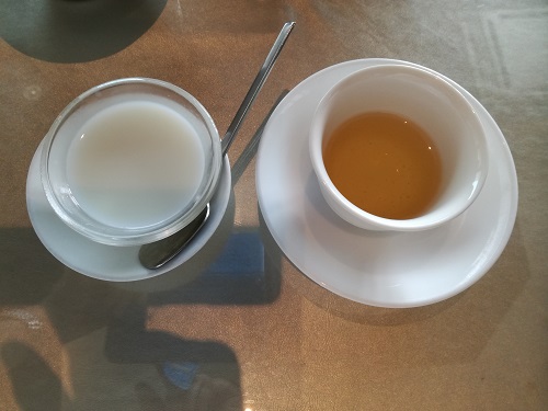 杏仁豆腐とプーアル茶