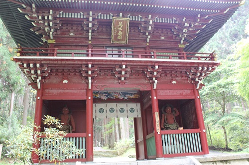 御岩神社の大仁王門