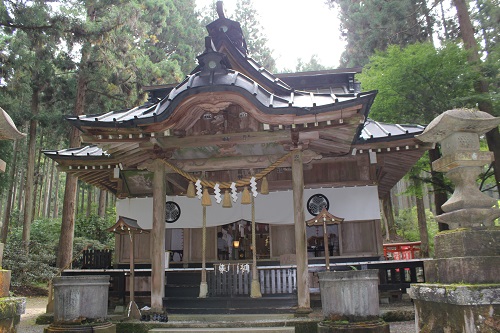 御岩神社の拝殿